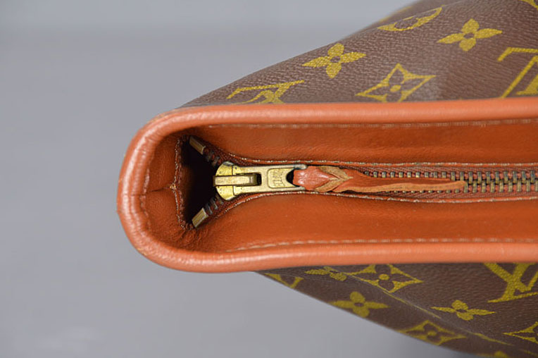 70's Louis Vuitton Clutch/Crossbody with Eclair Zipper Pull #2 - Shop Quirk
