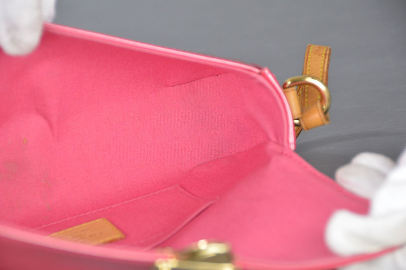 Used Authentic Louis Vuitton Pink Vernis Malibu Street Shoulder Bag M9150F